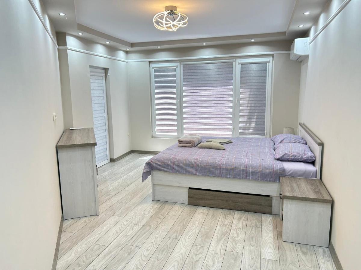 Apartament Deluxe Karina-Free Parking Burgas City Exterior foto