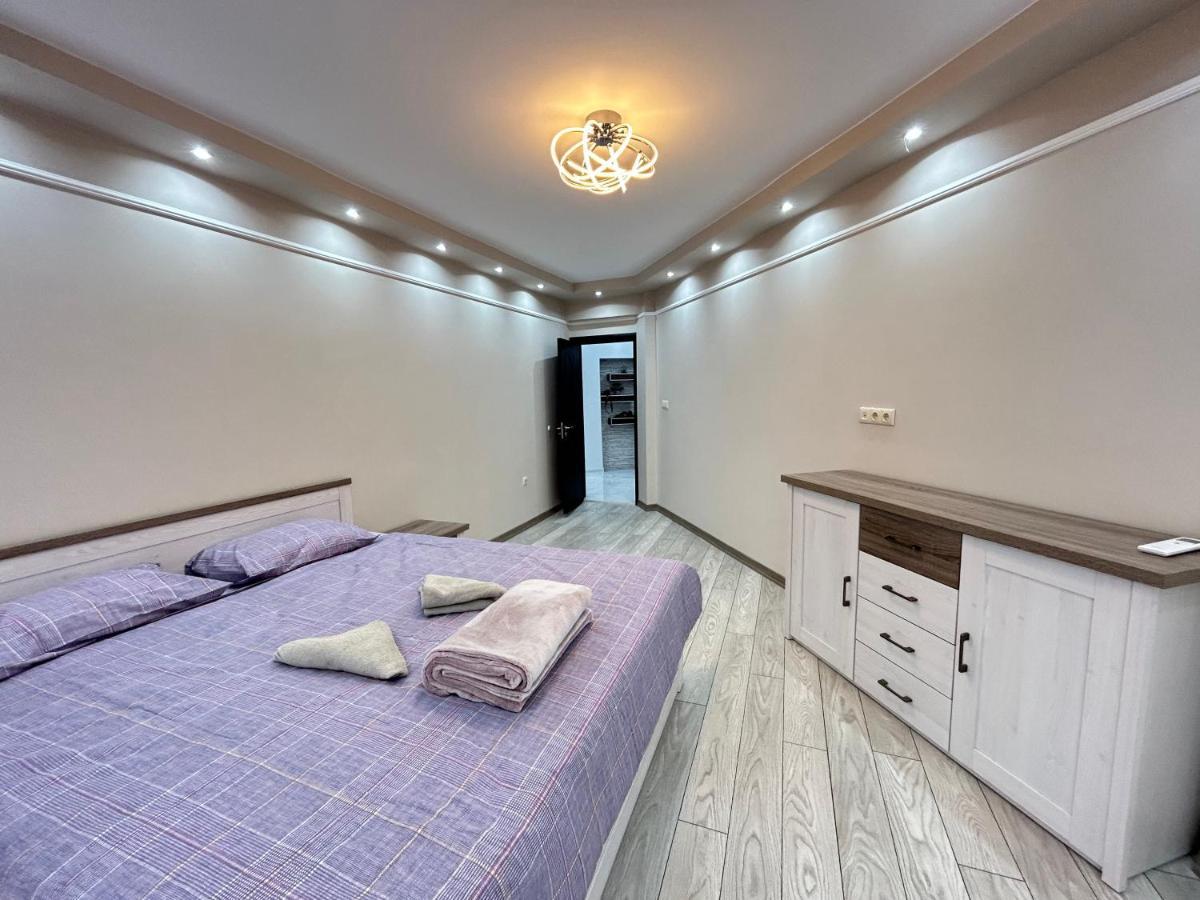 Apartament Deluxe Karina-Free Parking Burgas City Exterior foto
